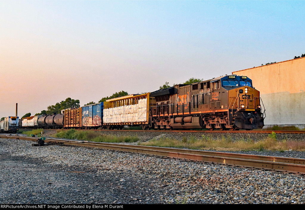 CSX 3334 on X-403